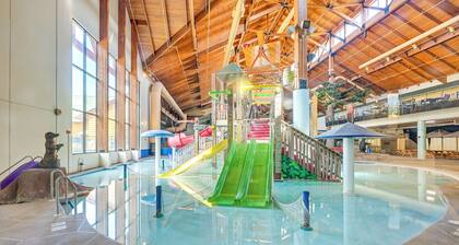 Resort Cabin w/ Lake Access in Central Warrens!