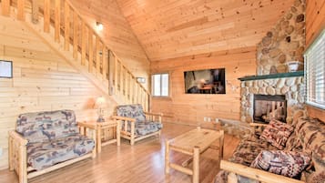 Maison (2 Bedrooms) | Coin séjour | Télévision, cheminée
