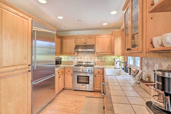 House (5 Bedrooms) | Interior - Spacious Lake Arrowhead Home w/ Putting Green (Lake Arrowhead)