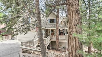 House (5 Bedrooms) | Interior