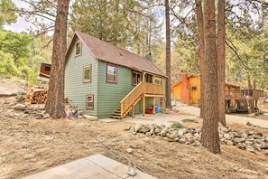 House (3 Bedrooms) | Interior - Wrightwood Cabin w/ Cozy Interior! (Wrightwood)