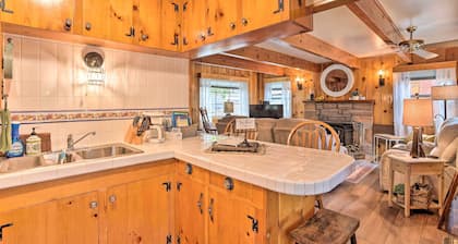 Wrightwood Cabin w/ Cozy Interior!