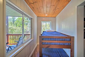 4 chambres, lits bébé (gratuits), draps fournis
