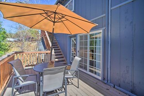 Outdoor dining - Stunning Lake Arrowhead Home: Decks & Hot Tub (Lake Arrowhead)