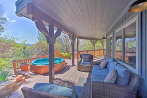 Interior - Stunning Lake Arrowhead Home: Decks & Hot Tub (Lake Arrowhead)