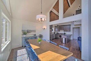 Dining - Stunning Lake Arrowhead Home: Decks & Hot Tub (Lake Arrowhead)