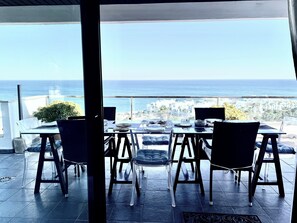 屋外ダイニングエリア