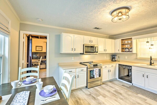 House (3 Bedrooms) | Interior