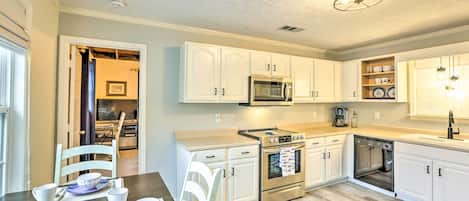 House (3 Bedrooms) | Interior