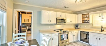 Waterfront Home: Spectacular On-site Fishing!