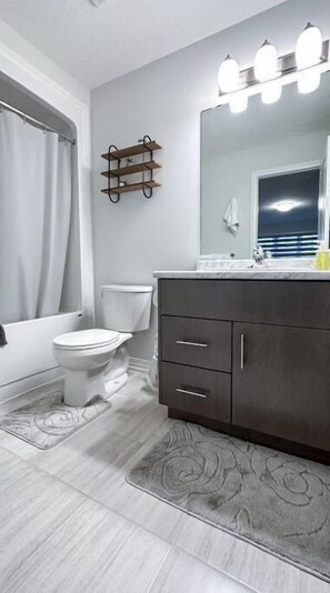 Pyyhkeet, saippua, vessapaperi