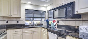 Coastal Getaway in Seminole < 3 Mi to Beach!