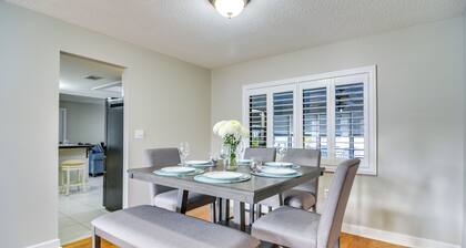 Coastal Getaway in Seminole < 3 Mi to Beach!