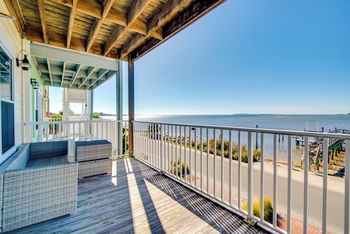 Oceanfront Oasis in Cedar Key w/ 2 Balconies!
