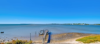 Oceanfront Oasis in Cedar Key w/ 2 Balconies!