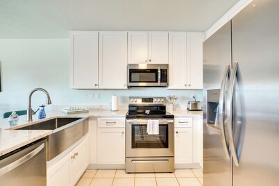 雪松礁公寓：擁有陽台和海灣景觀！