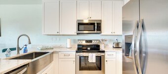 Cedar Key Condo w/ Balcony & Gulf Views!