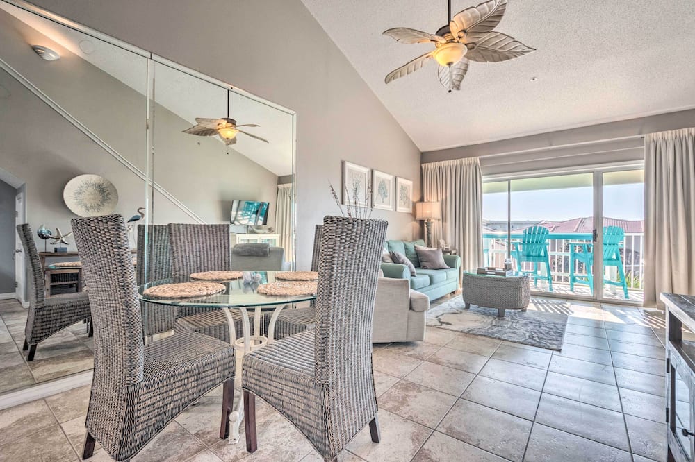 Well-appointed Family Condo on Miramar Beach!