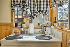 Interior - Charming Big Bear Cabin w/ Gas Grill (Big Bear City)