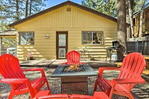 Terrace/patio - Charming Big Bear Cabin w/ Gas Grill (Big Bear City)