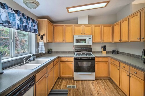 8 Mi to Big Bear Lake & Village: Sugarloaf Cabin!