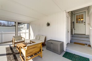 Interior - Massachusetts Vacation Rental w/ Deck (Easthampton)