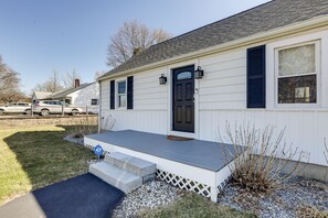 Exterior detail - Massachusetts Vacation Rental w/ Deck (Easthampton)