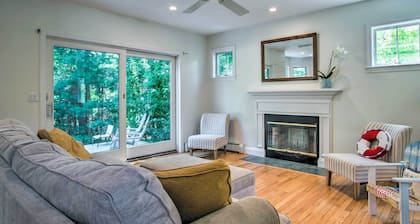 Marion Home w/ Private Deck < 1 Mi From Beach