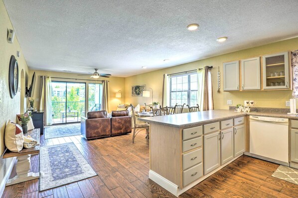 Apartment (2 Bedrooms) | Interior - Walk to Strip! Cozy Branson Condo w/ Pool (Branson)