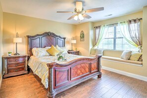 Apartment (2 Bedrooms) | Interior - Walk to Strip! Cozy Branson Condo w/ Pool (Branson)