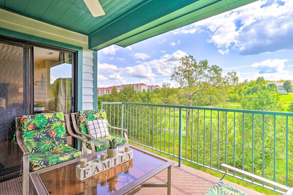 Apartment (2 Bedrooms) | Front of property - Walk to Strip! Cozy Branson Condo w/ Pool (Branson)