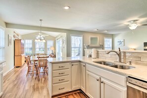 House (3 Bedrooms) | Interior - 3 Mi to Bethany Beach: Gem w/ Deck & Pool Access (Ocean View)