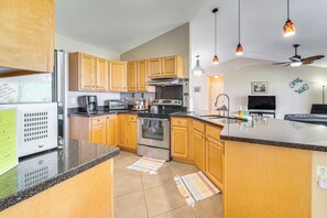 House (2 Bedrooms) | Interior - Hilo Oasis - 32 Mi to Volcanoes National Park! (Hilo)