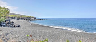 Ocean-view Bungalow: Walk to Pebbles Beach!