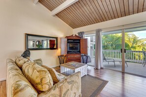 Apartment (1 Bedroom) | Interior - 1 Mi to Beach: Kailua-kona Condo w/ Pool Access! (Kailua-Kona)