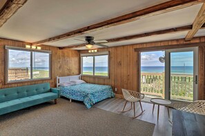 House (3 Bedrooms) | Interior - Charming Oceanfront Home on Salisbury Beach (Salisbury)