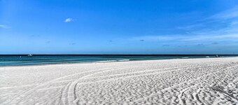 Apartment w/ Easy Access to Indian Rocks Beach!