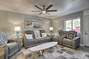Interior - Walk to Beach: Modern PCB Townhome w/ Patio (Panama City Beach)