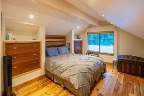 House (6 Bedrooms) | Interior