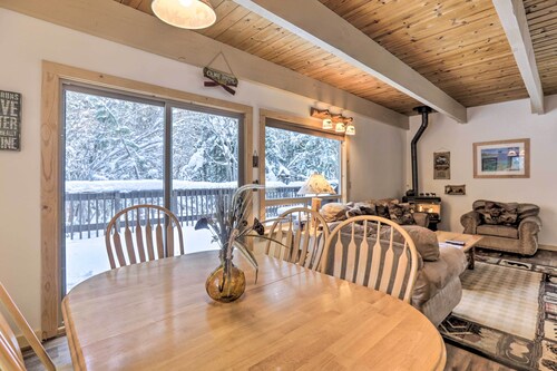 3 Mi to Lake Tahoe: Quiet Incline Village Cabin!