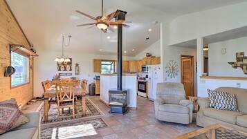 House (5 Bedrooms) | Interior