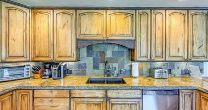 Duplex in Quiet Family Neighborhood 1 Mi to Skiing