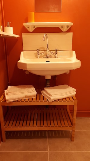Shower, hair dryer, towels, toilet paper