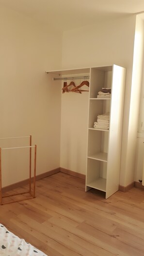 1 bedroom, desk, iron/ironing board, WiFi