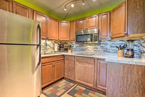 Apartment (0 Bedroom) | Interior - Oceanfront Kailua-kona Islander Studio w/ Lanai! (Kailua-Kona)