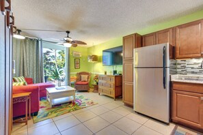 Apartment (0 Bedroom) | Interior - Oceanfront Kailua-kona Islander Studio w/ Lanai! (Kailua-Kona)