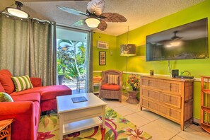 Apartment (0 Bedroom) | Front of property - Oceanfront Kailua-kona Islander Studio w/ Lanai! (Kailua-Kona)