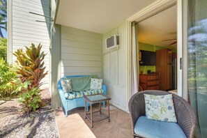 Apartment (0 Bedroom) | Interior - Oceanfront Kailua-kona Islander Studio w/ Lanai! (Kailua-Kona)