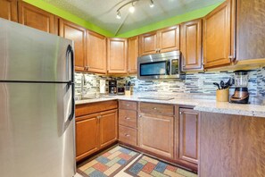 Apartment (0 Bedroom) | Interior - Oceanfront Kailua-kona Islander Studio w/ Lanai! (Kailua-Kona)