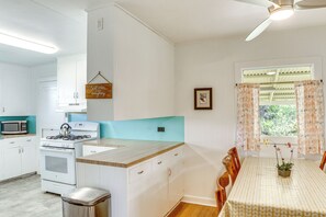 House (3 Bedrooms) | Interior